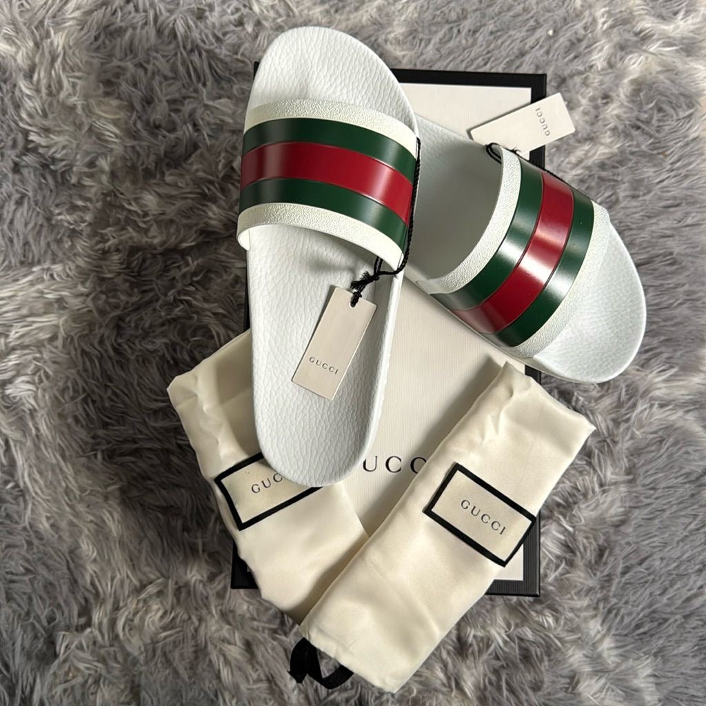 G white sandals