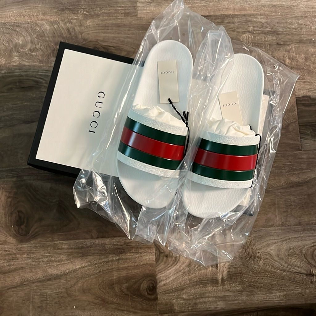 G white sandals