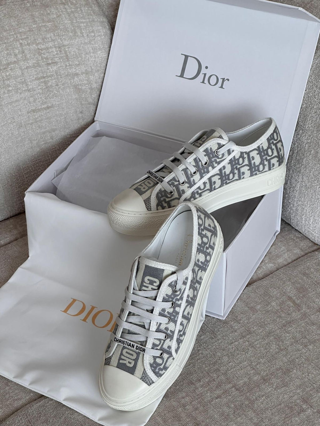 D casual shoes